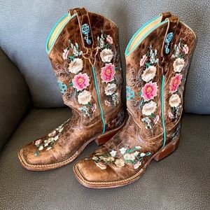 Macie Bean Boots Girls Size 4 Brown Embroidered Floral Pattern